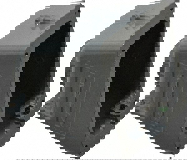 20, 30 Amp, 1 Inch Hub Size, Cast Aluminum Pin and Sleeve Angle Back Box